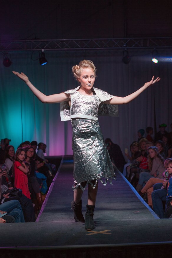 Designer: Kiani Rose Materials: Aluminum casserole pans